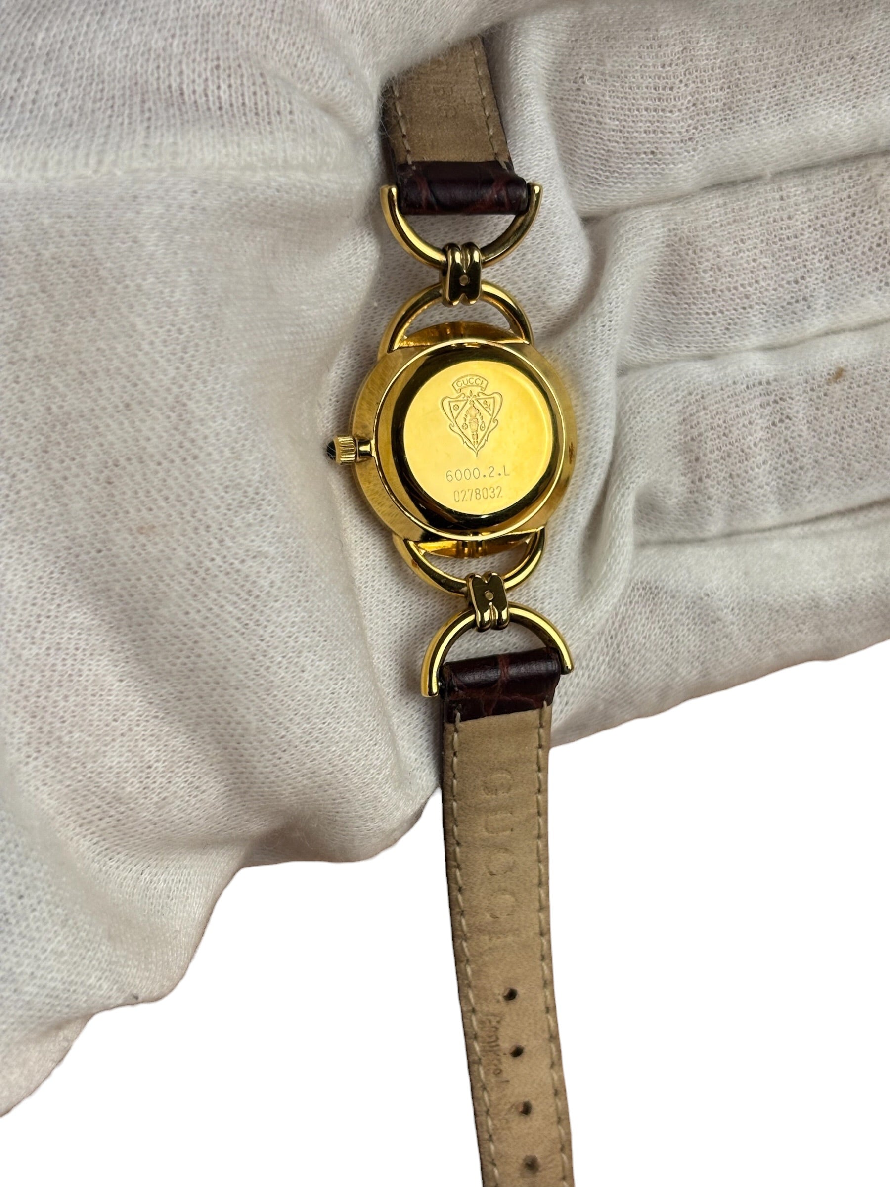 Gucci 6000.2.L Round Roman Dial Leather Band