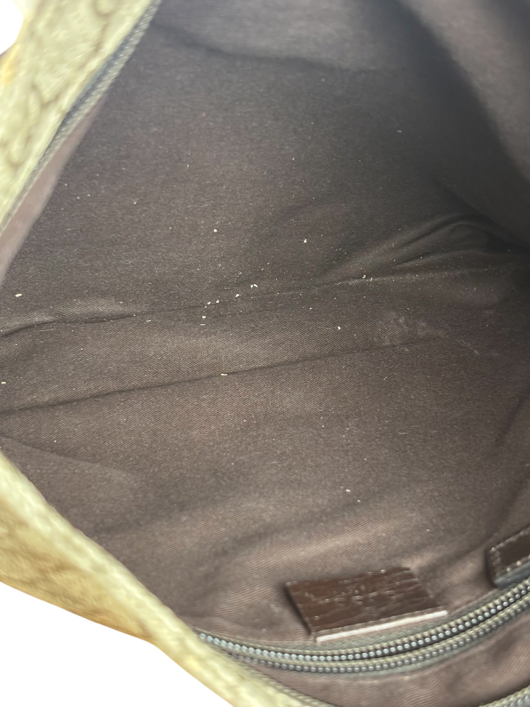 Gucci GG Supreme Canvas Flat Messenger Bag