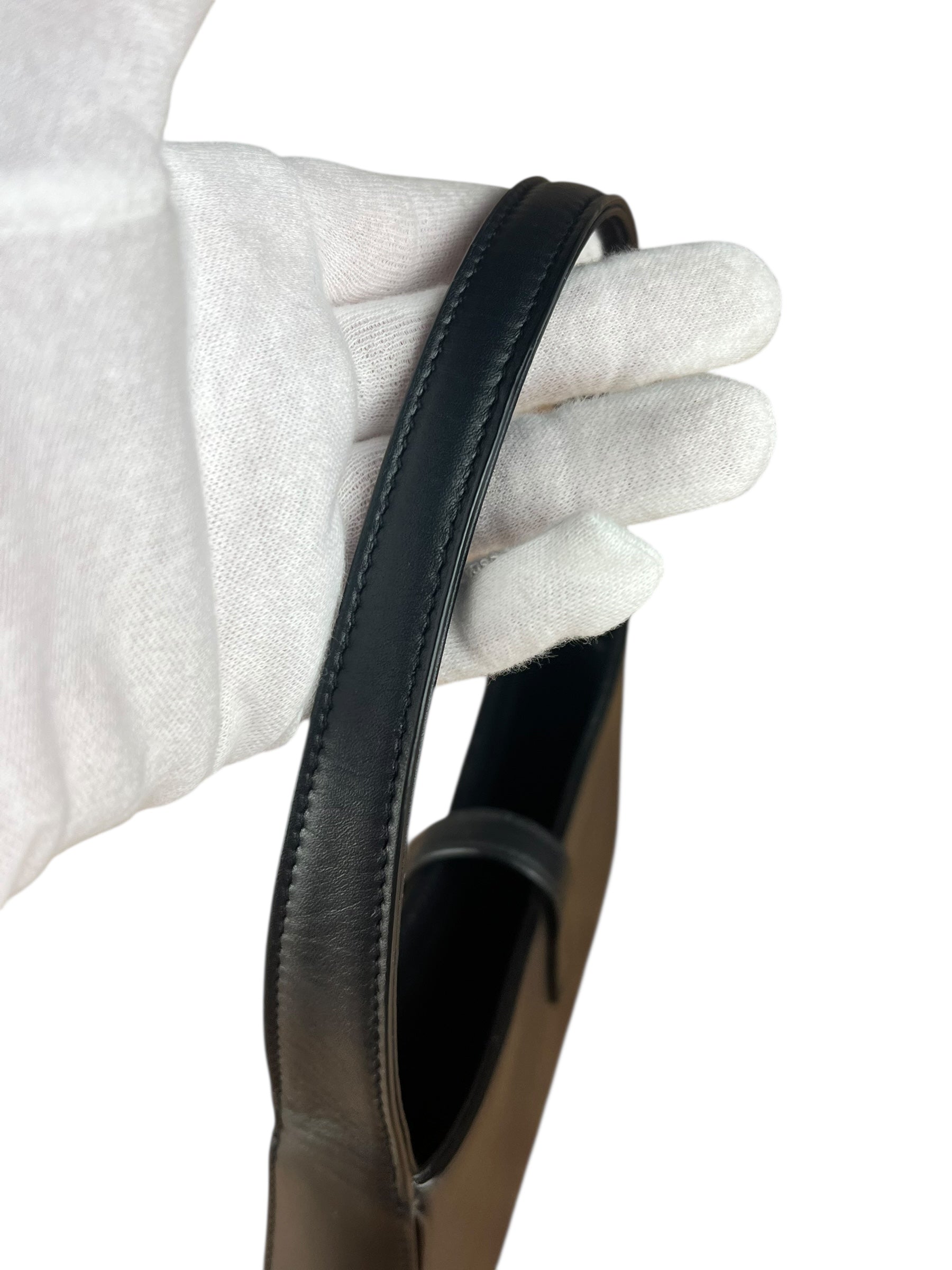 Saint Laurent Le 5 à 7 Smooth Leather Handbag Black