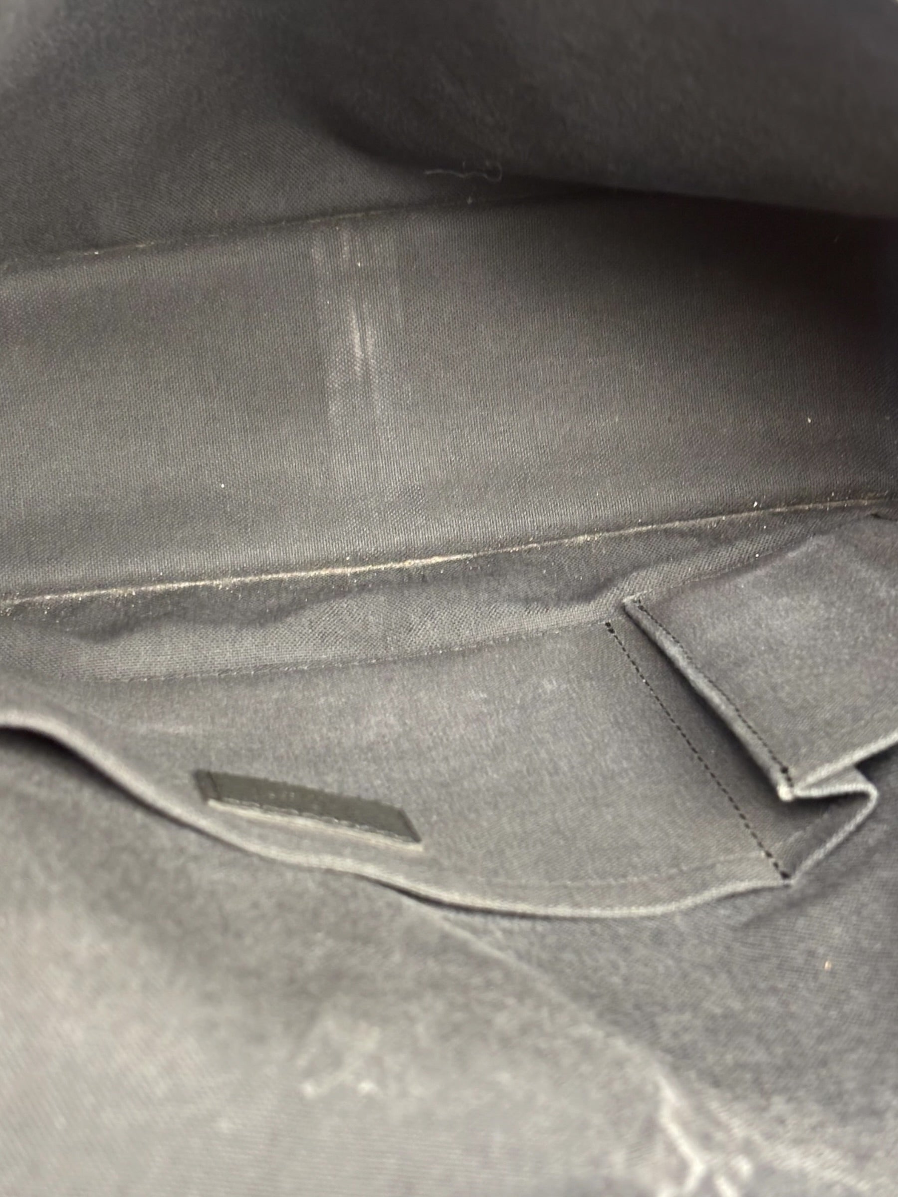 Louis Vuitton Black Leather Taiga Andrei Messenger Bag