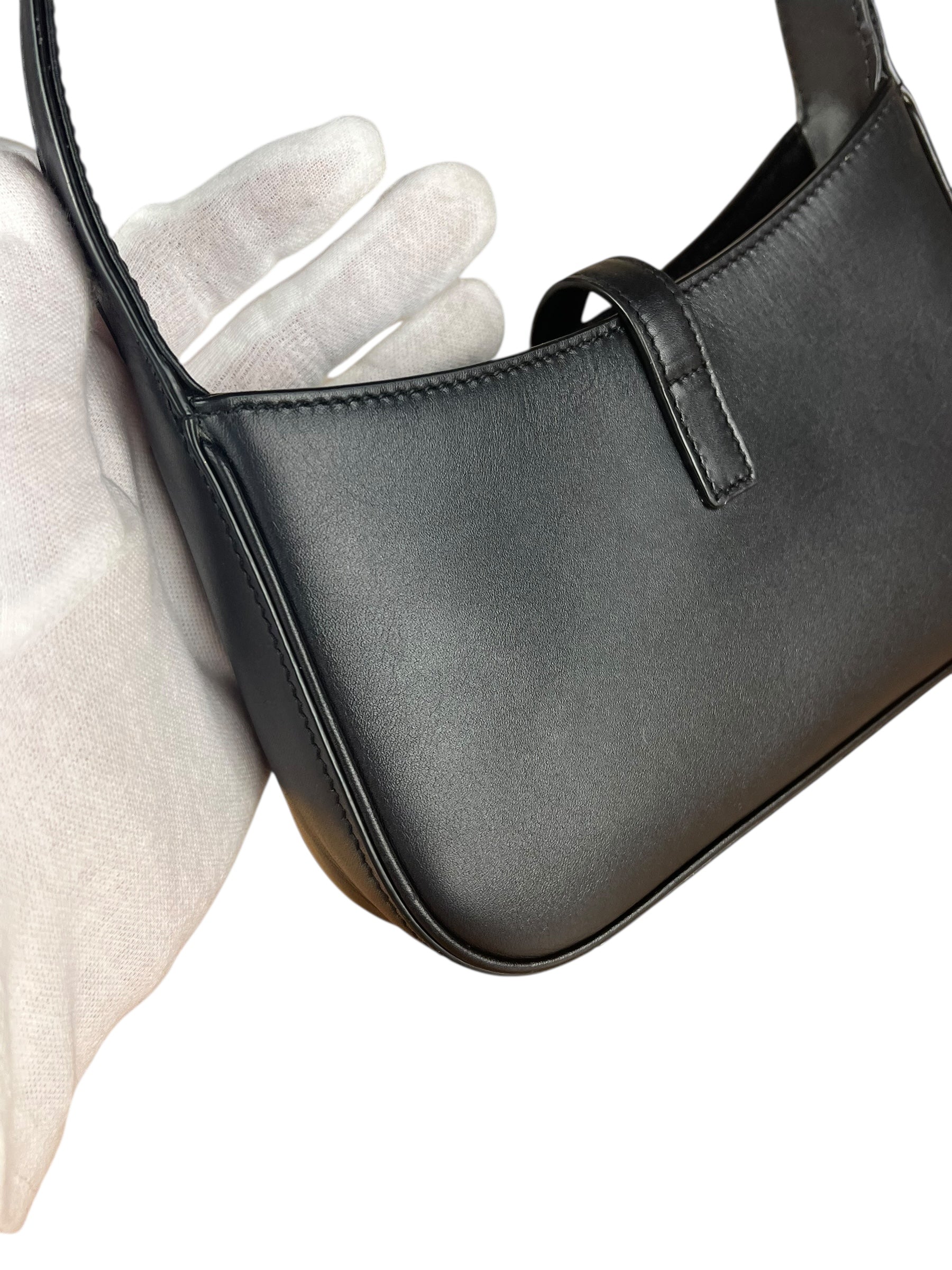 Saint Laurent Le 5 à 7 Smooth Leather Handbag Black