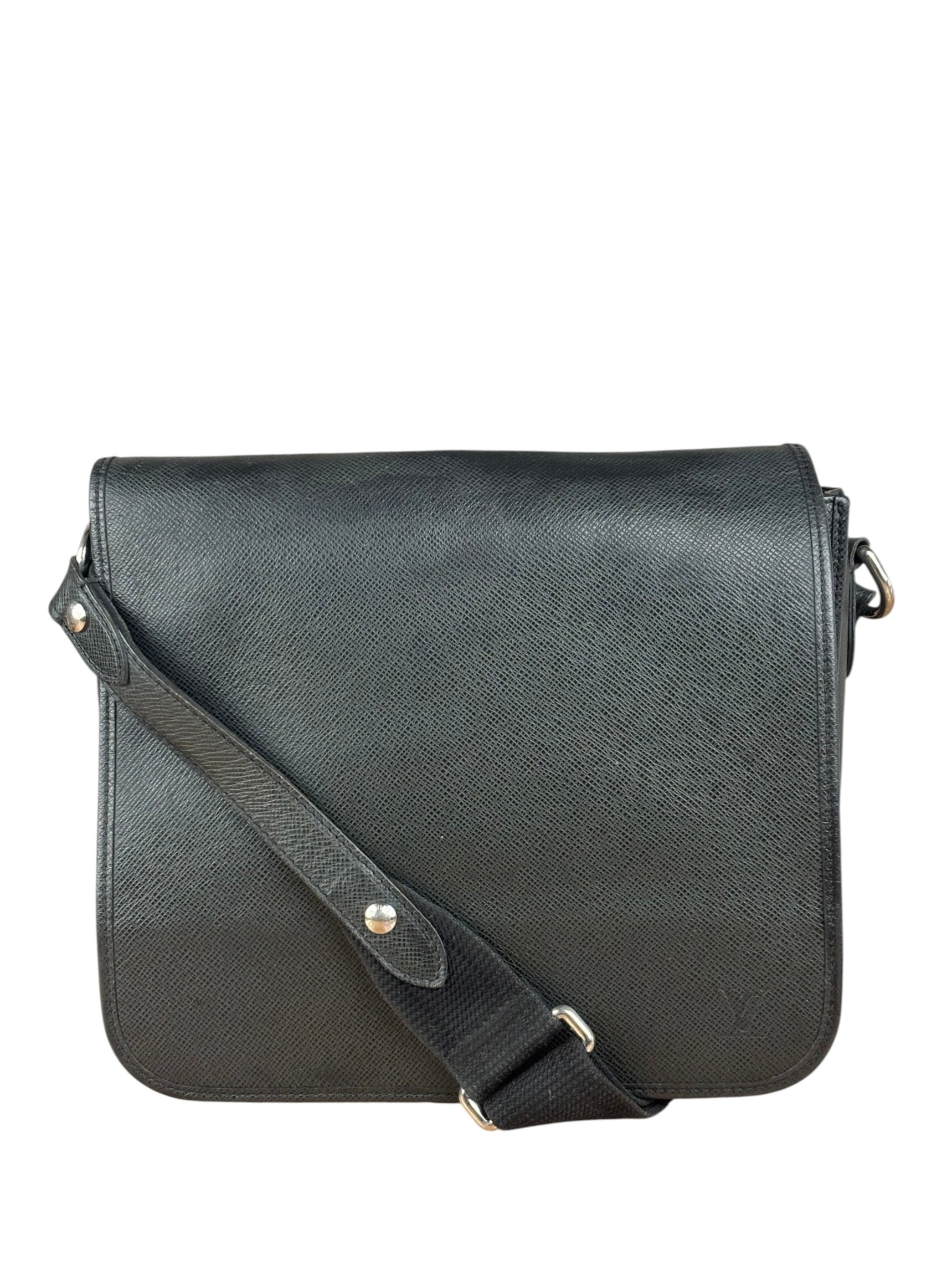 Louis Vuitton Black Leather Taiga Andrei Messenger Bag