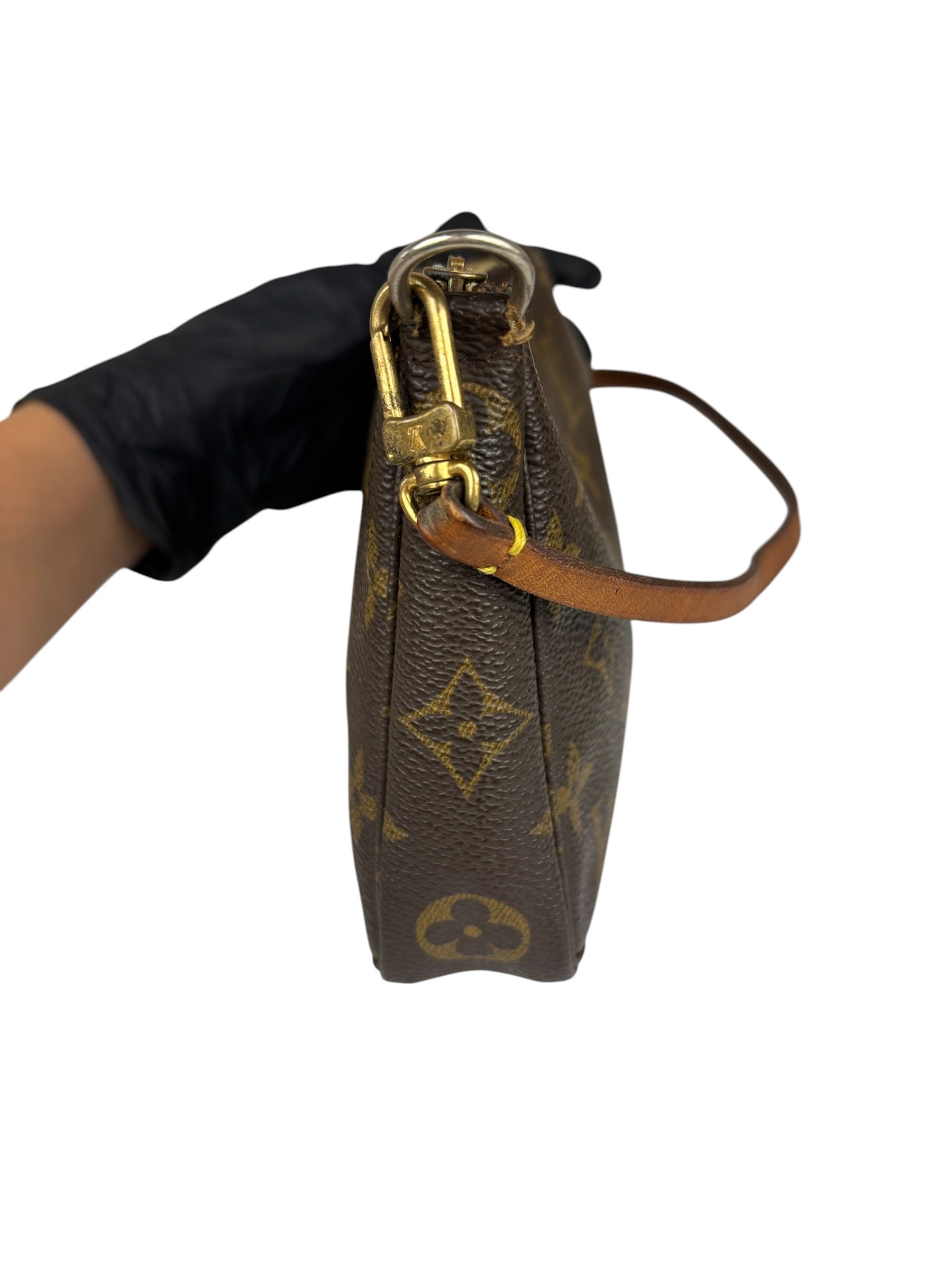 Louis Vuitton Monogram Pochette Broken Zip
