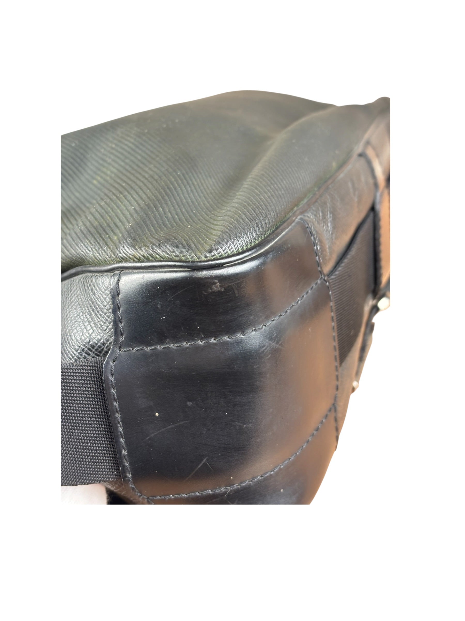 Louis Vuitton Black Leather Taiga Viktor Messenger Bag