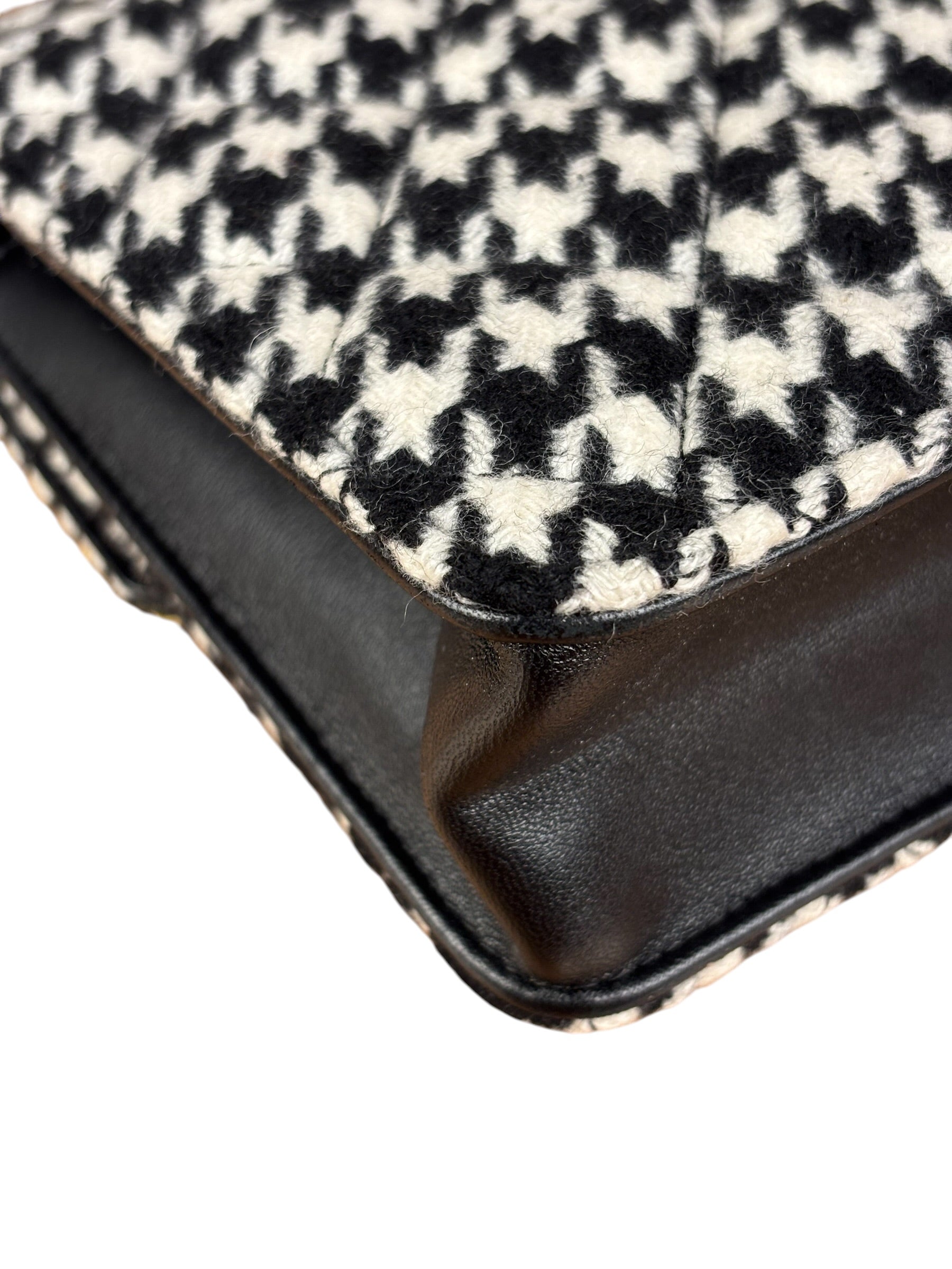 Chanel Houndstooth Tweed Heart Chain Flap Bag 2024