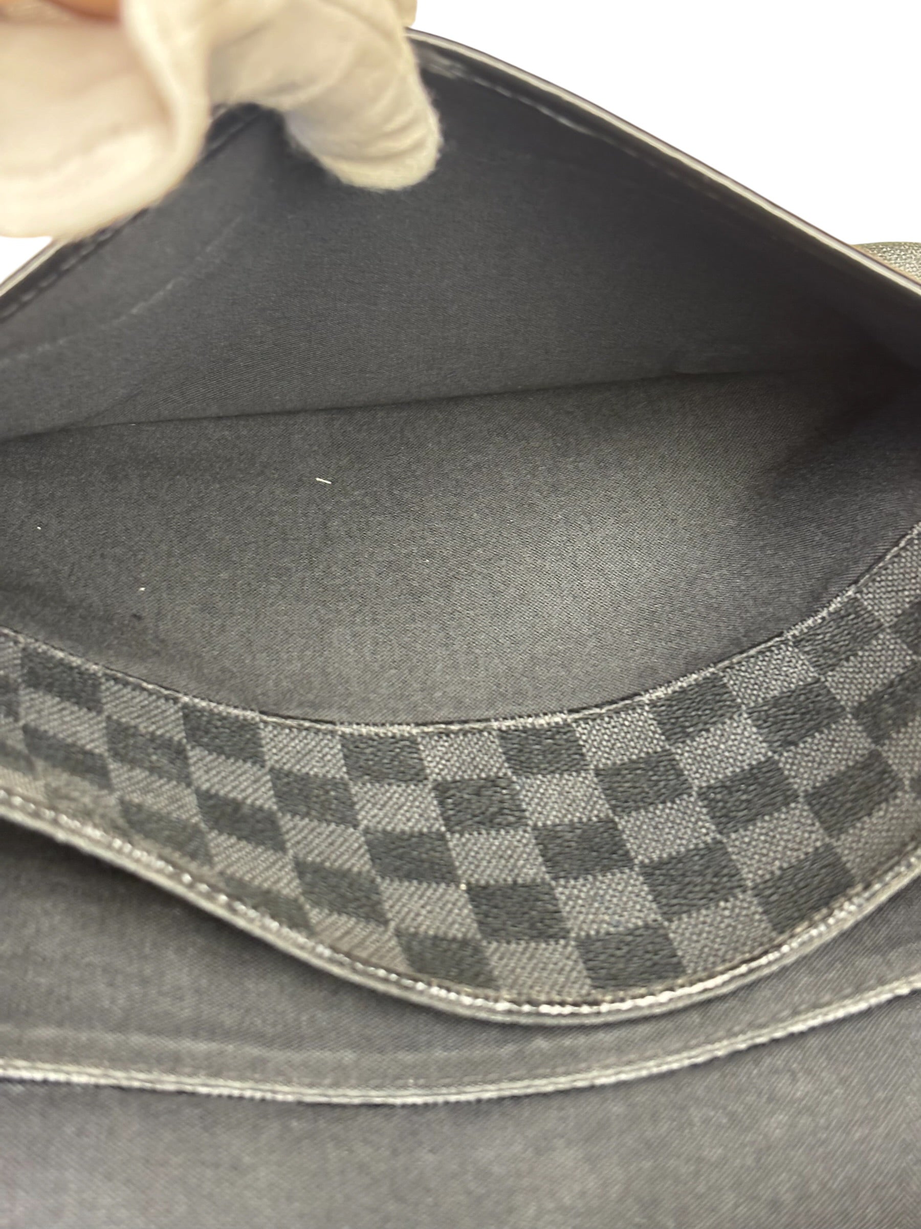 Louis Vuitton Damier Graphite Daniel Messenger Bag