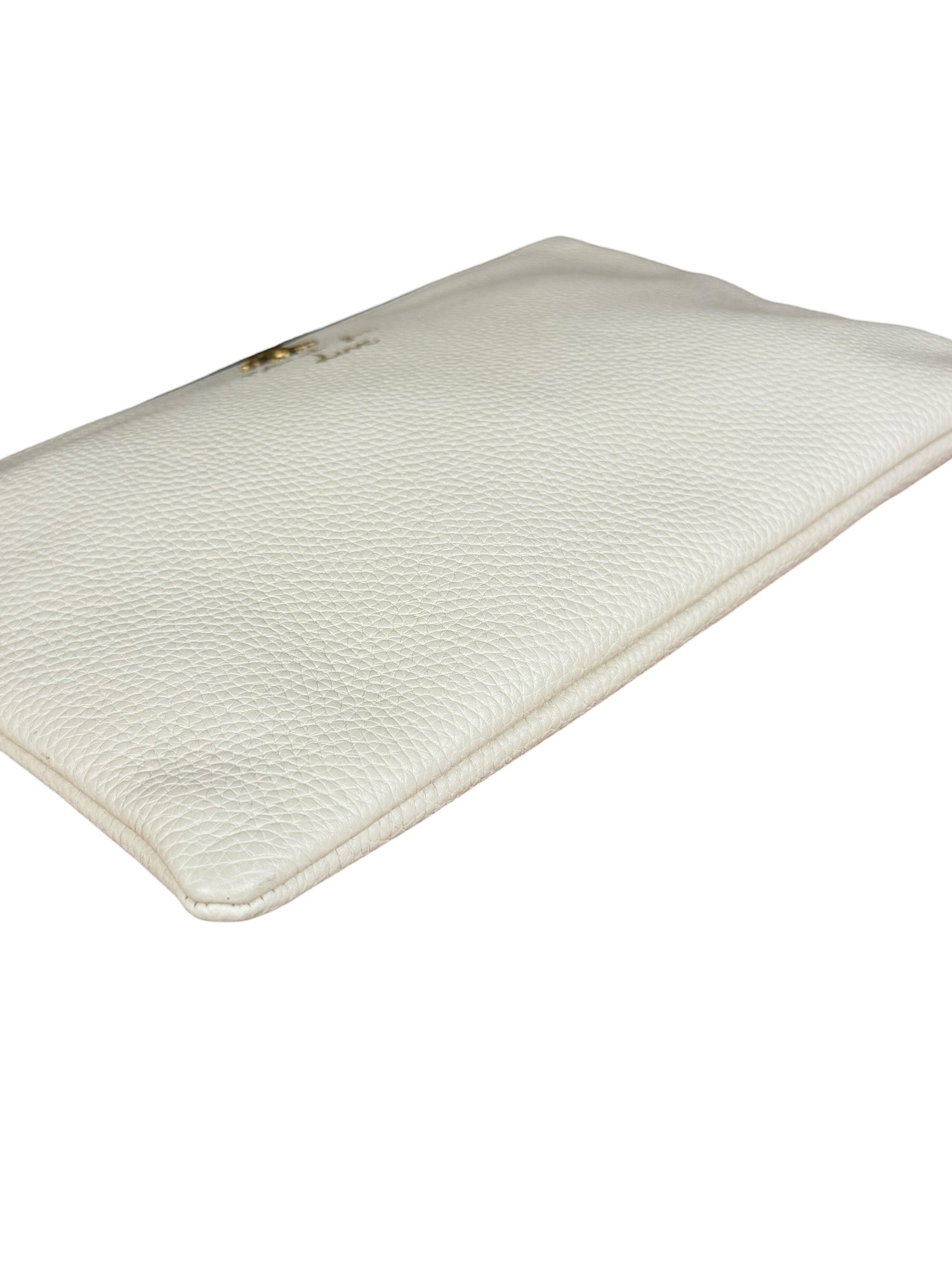 Gucci Ivory Pebbled Leather Bee Zip Clutch Pouch