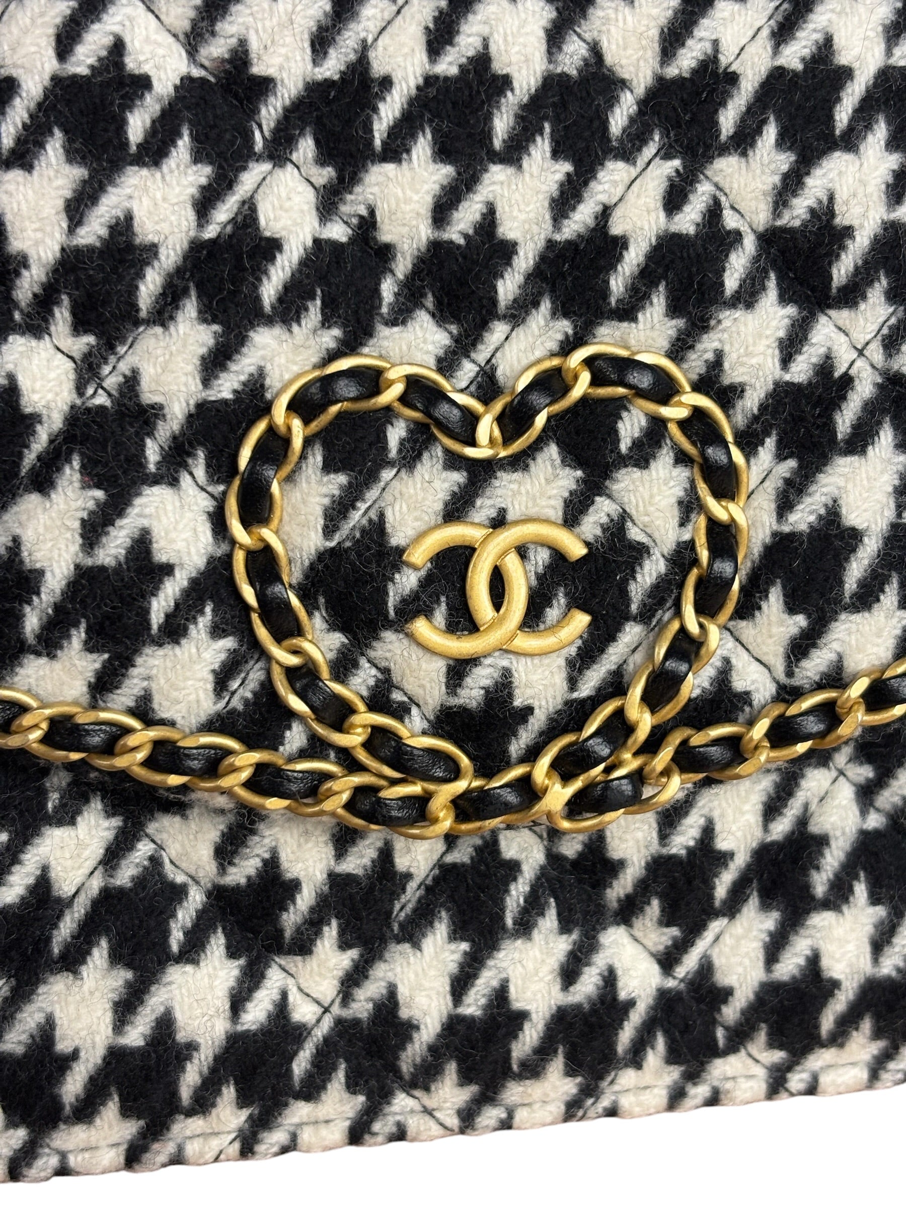 Chanel Houndstooth Tweed Heart Chain Flap Bag 2024