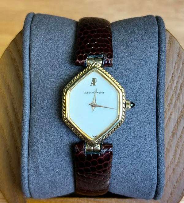 Audemars Piguet 997 18K Yellow Gold 21x28 mm