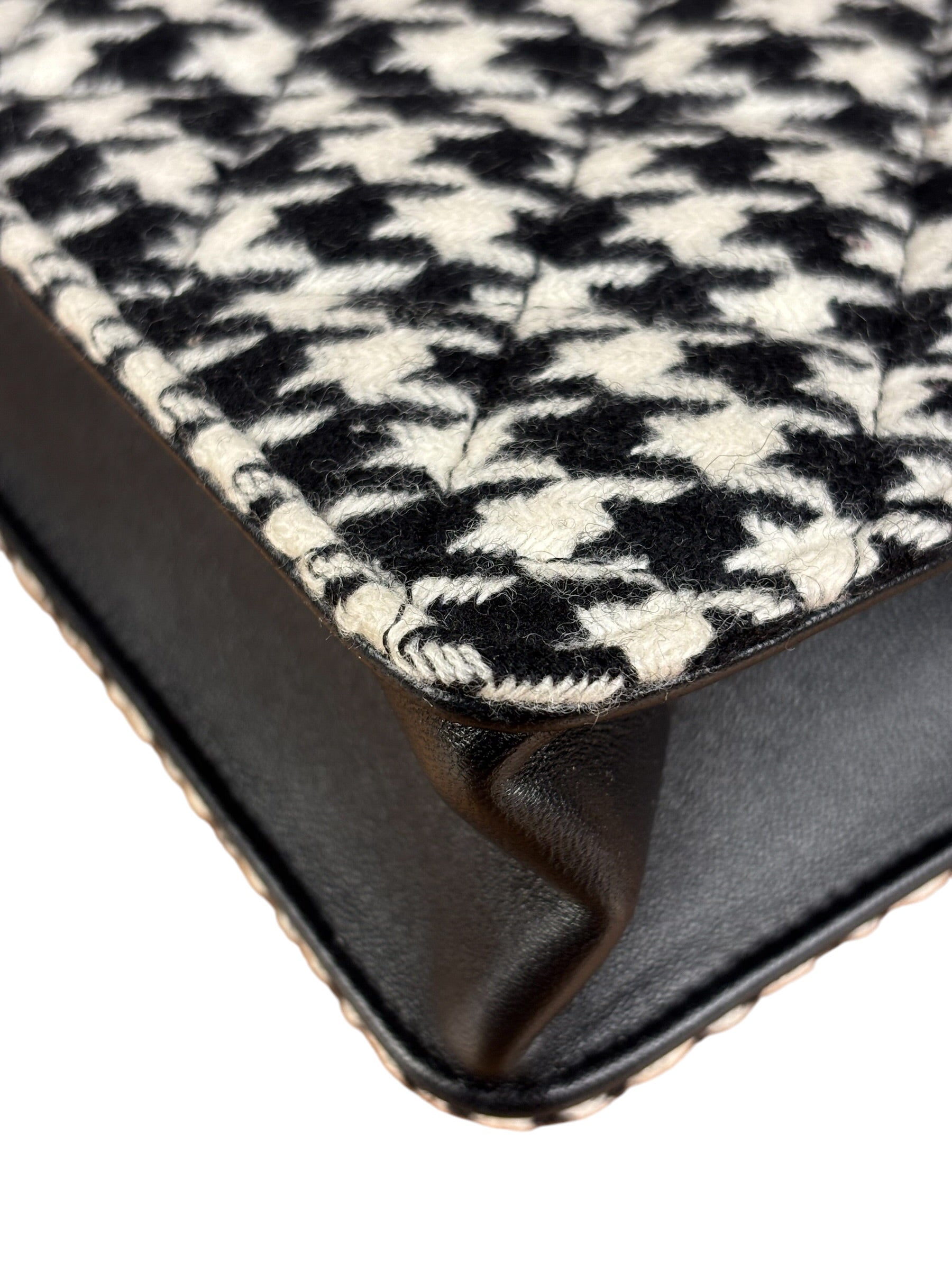 Chanel Houndstooth Tweed Heart Chain Flap Bag 2024
