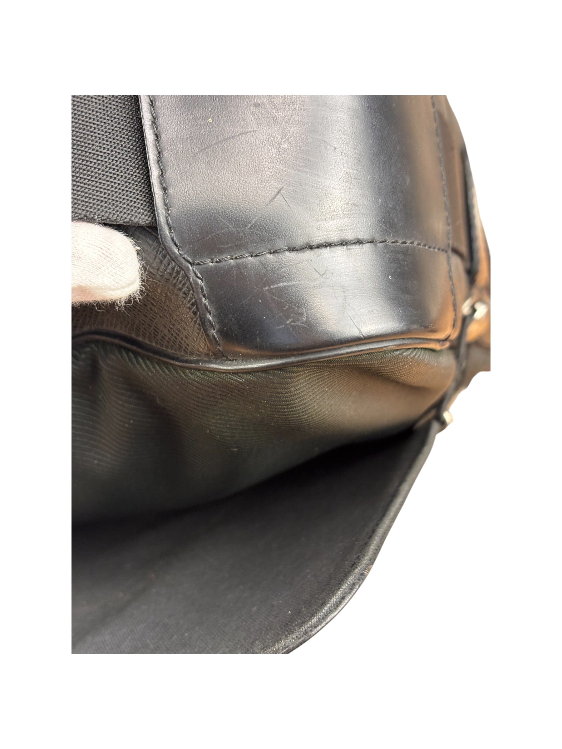 Louis Vuitton Black Leather Taiga Viktor Messenger Bag